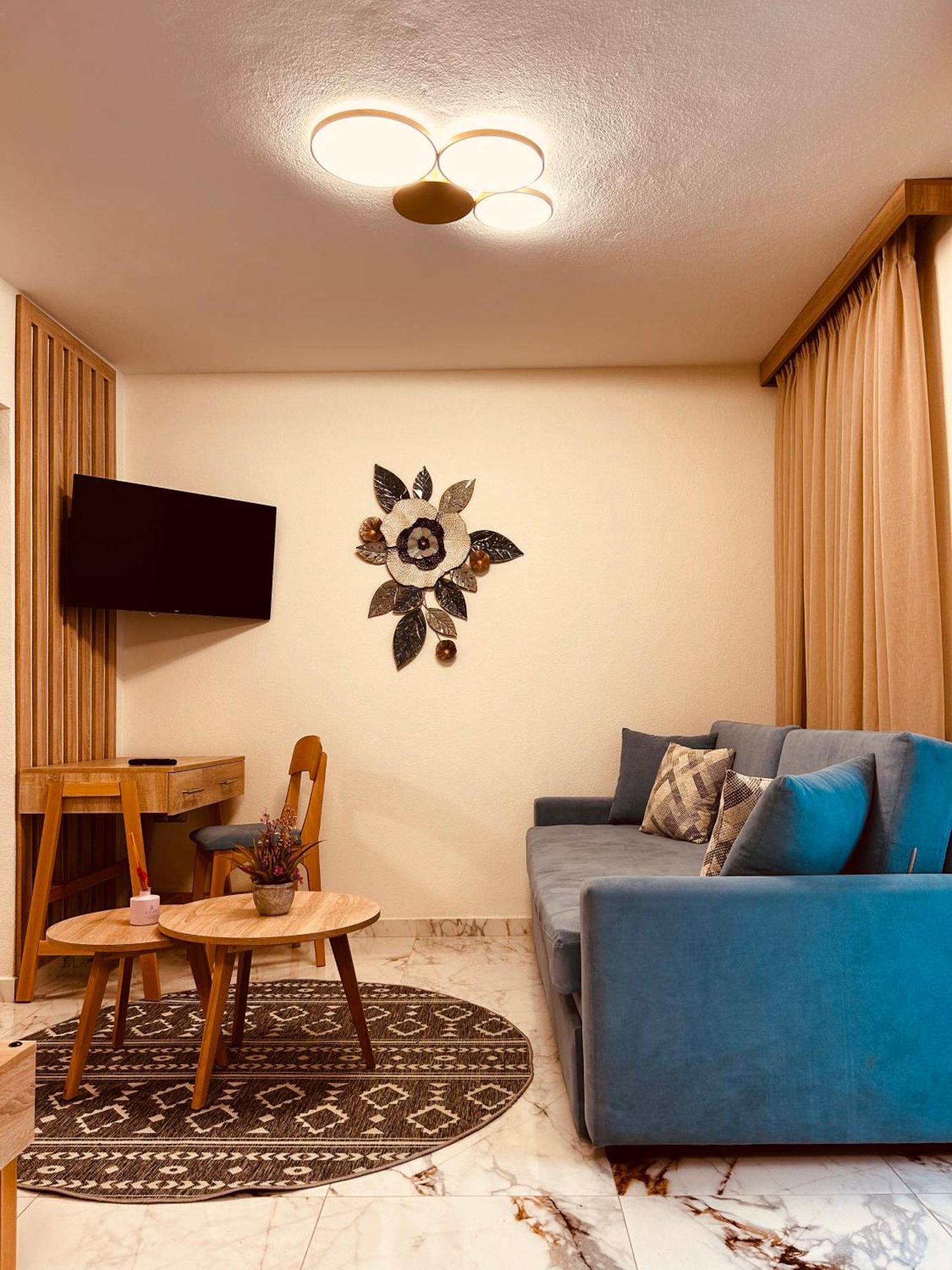 Marble House Apartment Kavala Bagian luar foto